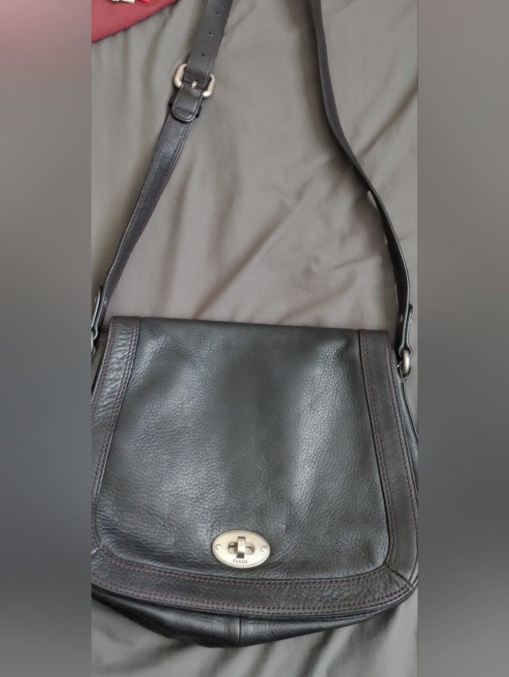 Vintage Fossil Leather Marlow Flap Crossbody Bag with Turnlock Closure